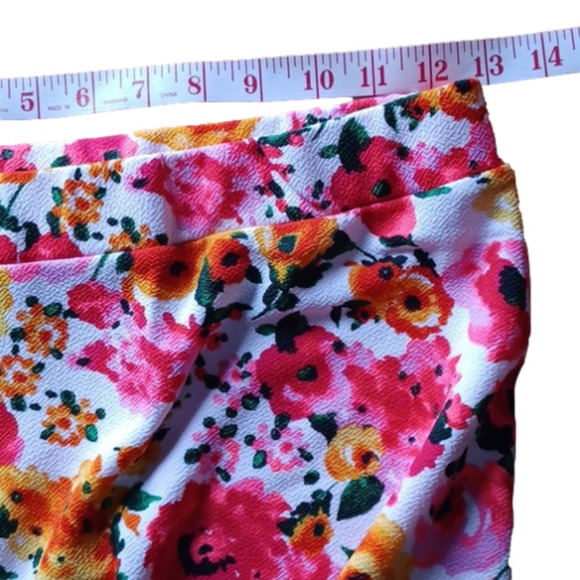 BRIGHT floral pencil style skirt by One sweet love. Size large. - Picture 4 of 6